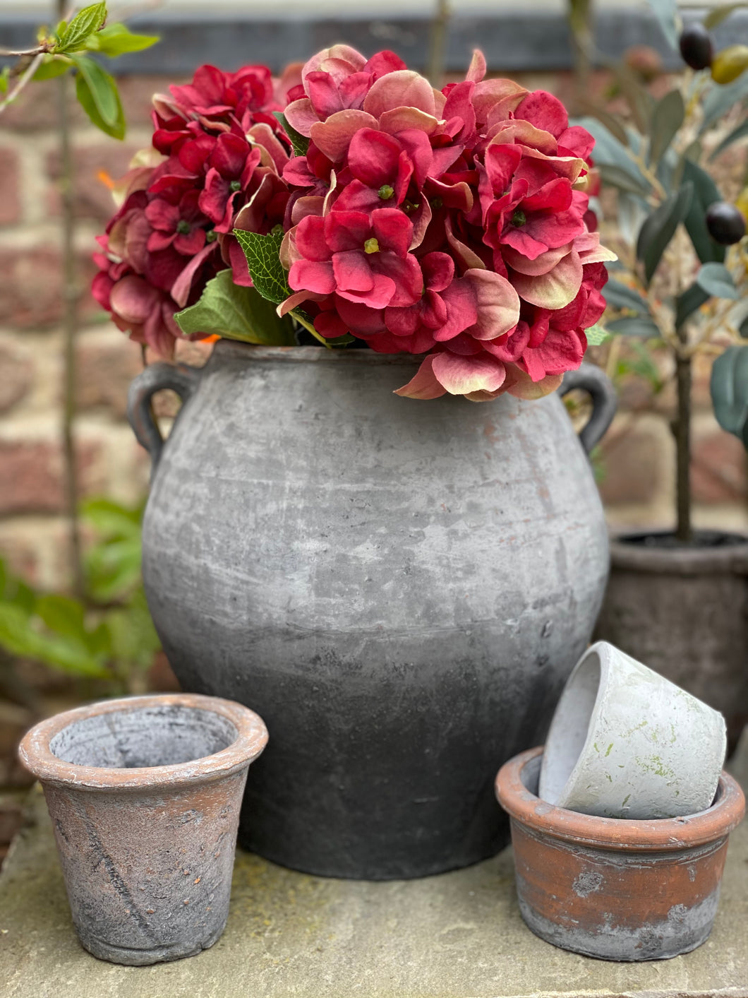 Anna Vintage Style Urn